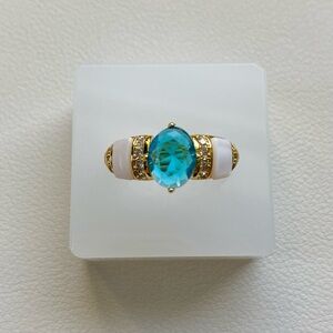 Elegant Gold and Blue Gemstone Ring